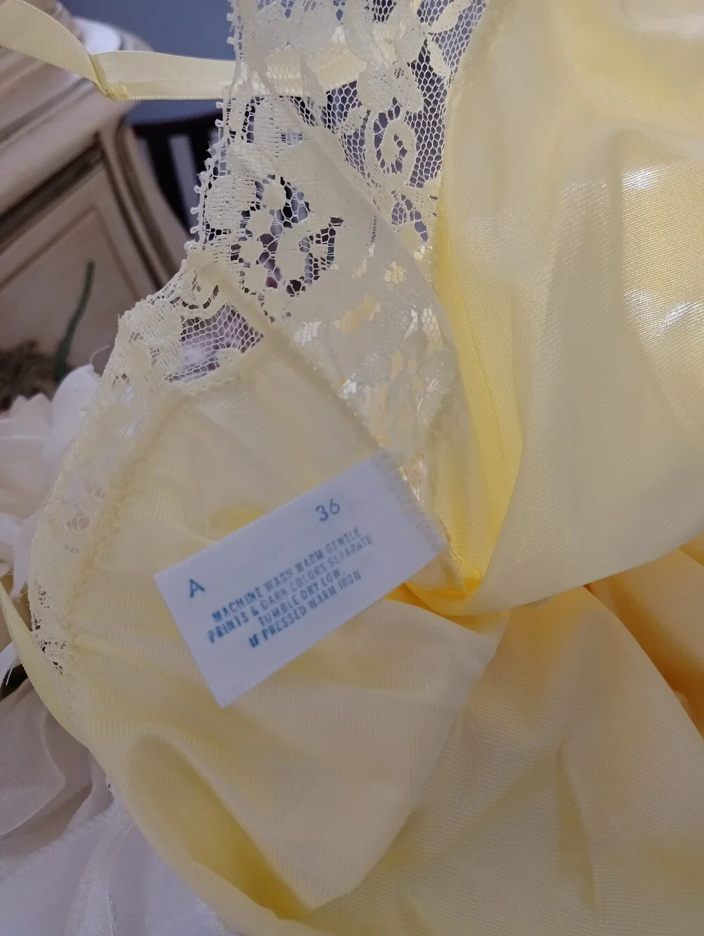 VINTAGE, UNWORN " VAN RAALTE" BUTTER YELLOW ALL NYLON SLIP! SZ 36 - Picture 7 of 15